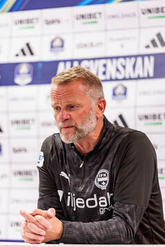 Värnamos tränare Arne Sandstø på presskonferensen