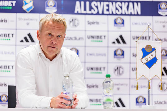 Östers tränare Roberth Björknesjö på presskonferensen