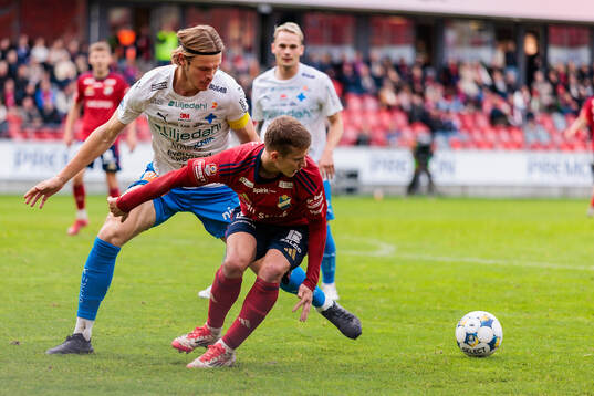 Värnamos Hugo Andersson och Östers Anssi Suhonen