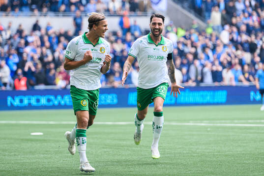 Hammarbys Markus Karlsson och Nahir Besara  jublar