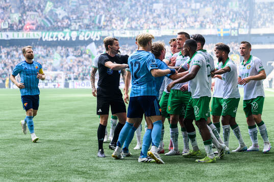 Djurgårdens Theo Bergvall reagerar när Hammarbys Nahir