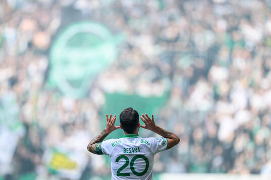 Hammarbys Nahir Besara  jublar