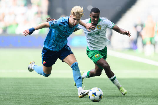 Djurgårdens Theo Bergvall och Hammarbys Paulos Abraham