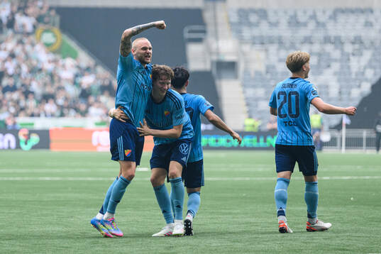 Djurgårdens Adam Ståhl och August Priske Flyger jublar