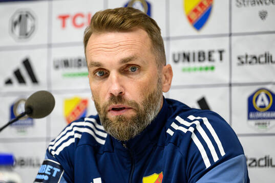 Djurgårdens tränare Jani Honkavaara vid en presskonferens