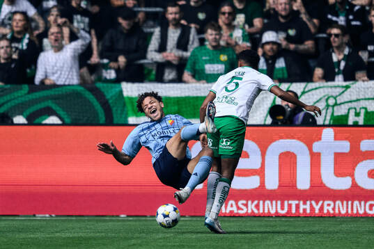 Djurgårdens Mikael Anderson och Hammarbys Tesfaldet Tekie