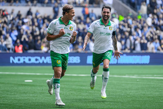 Hammarbys Markus Karlsson och Nahir Besara jublar