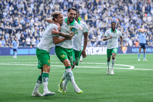 Hammarbys Markus Karlsson och Nahir Besara jublar
