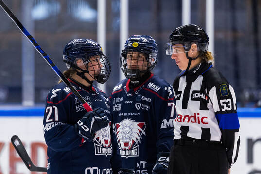 Linköpings Naomi Rogge och Domare Veronica Lovensnö