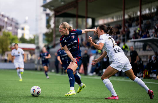 Rosengårds Emilia Larsson och AIKs Anna Oskarsson