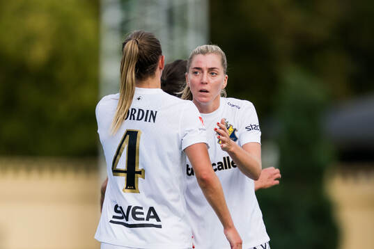 AIKs Jennie Nordin och Linda Sembrant jublar