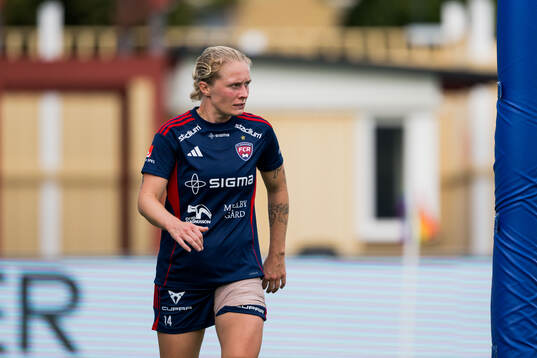 Rosengårds Emilia Larsson lämnar planen