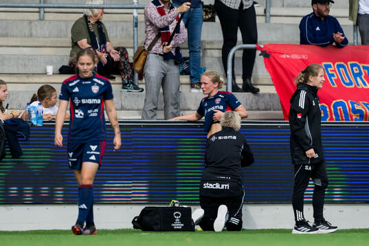 Rosengårds Emilia Larsson får vård av medicinsk personal