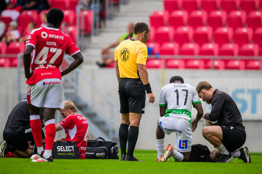 Kalmars Rony Jansson och Västerås Sountonoma Axel Taonsa