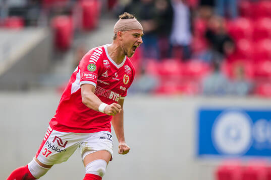 Kalmars Tomas Kalinauskas jublar