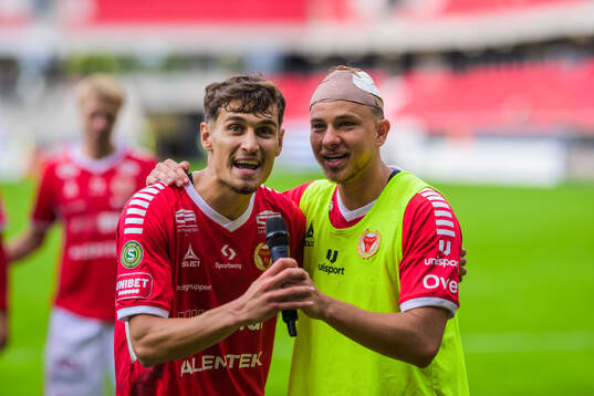 Kalmars Camil Jebara och Tomas Kalinauskas jublar