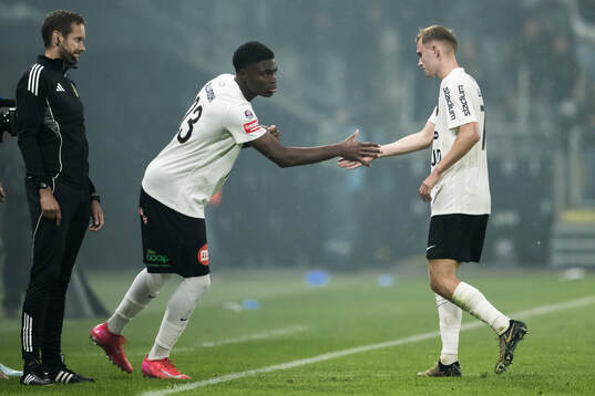 Brommapojkarnas Ezekiel Alladoh byter med Victor Lind