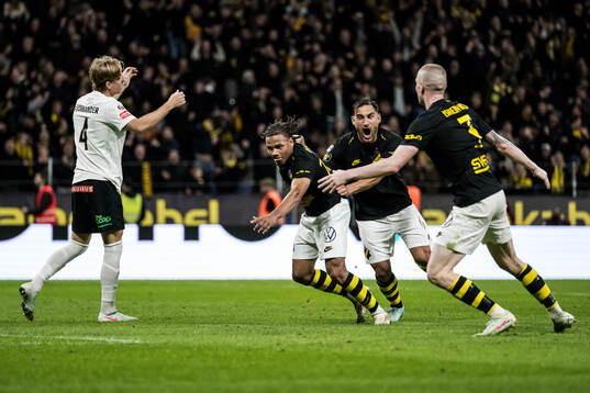 AIKs Kevin Filling och Sotirios Papagiannopoulos  jublar