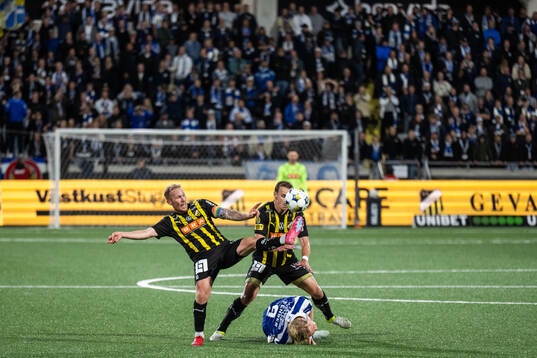 Häckens Mikkel Rygaard Jensen och IFK Göteborgs Max Fenger