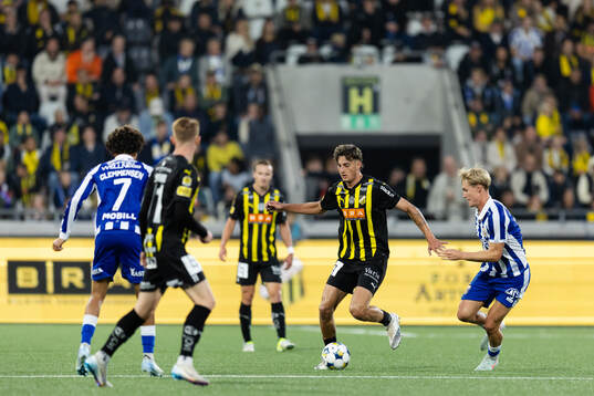 Häckens Silas Andersen och IFK Göteborgs Max Fenger