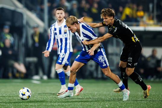 IFK Göteborgs Max Fenger och Häckens Samuel Leach Holm