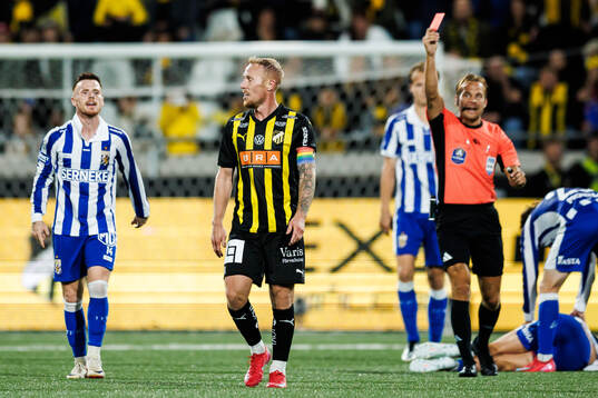 Häckens Mikkel Rygaard Jensen blir utvisad