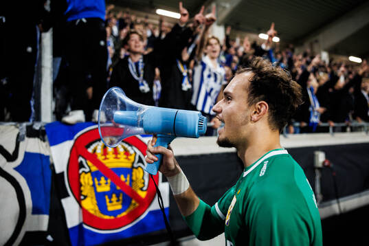 IFK Göteborgs målvakt Elis Bishesari jublar