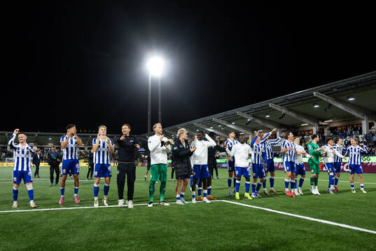 IFK Göteborgs spelare tackar supportrarna