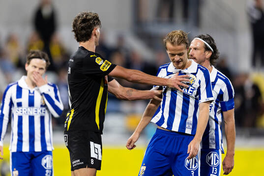 Häckens Silas Andersen och IFK Göteborgs August Erlingmark