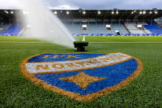 IFK Norrköpings klubbmärke på Platinumcars Arena