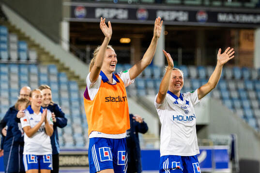 IFK Norrköpings Ebba Handfast och Jessica Wik jublar