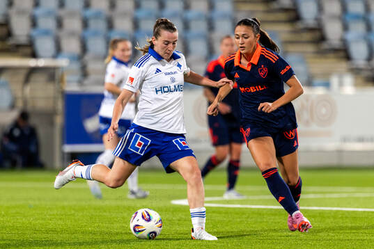 IFK Norrköpings Carrie Jones och Djurgårdens Casey Yujin