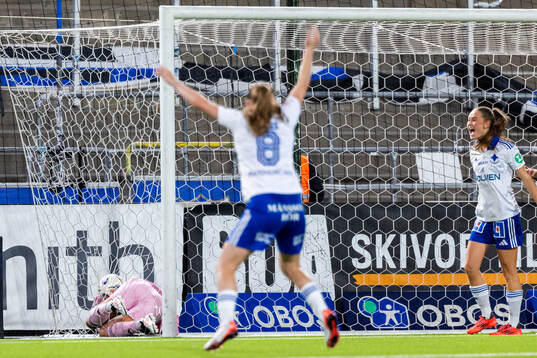 IFK Norrköpings Carrie Jones och Svea Rehnberg jublar