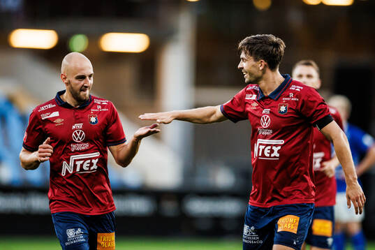 Örgrytes Amel Mujanic och Daniel Paulson jublar