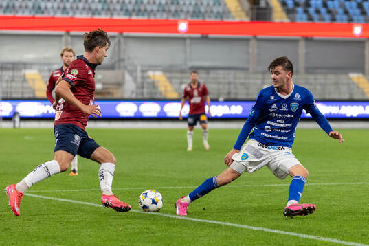 Örgrytes Daniel Paulson och Umeå FCs Tim Olsson