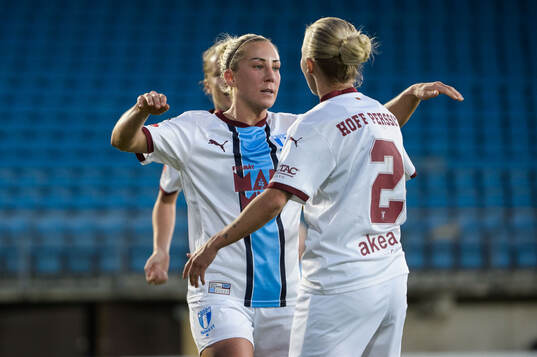Malmö FFs Nathalie Hoff Persson jublar med Mia Persson