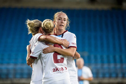 Malmö FFs Nathalie Hoff Persson och Anna Plantin jublar