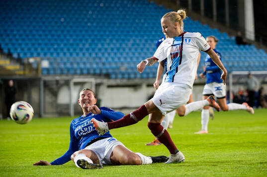 Malmö FFs Nathalie Hoff Persson gör 0-1 framför