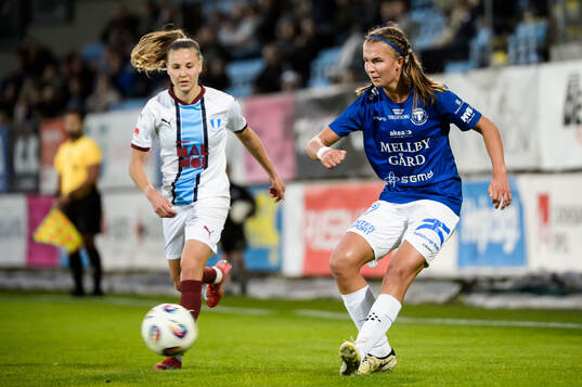 Malmö FFs Katariina Kosola och Trelleborgs Thelma Persson