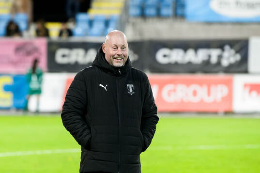 Malmö FFs tränare Jonas Valfridsson jublar