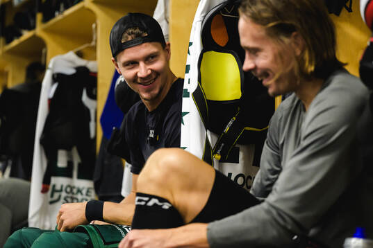 Färjestads Adam Ollas Mattsson och Joakim Nygård i