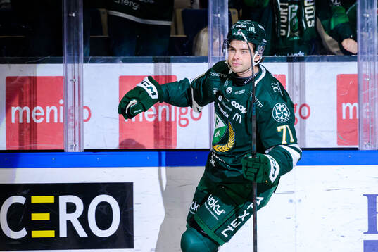 Färjestads Viktor Lodin jublar
