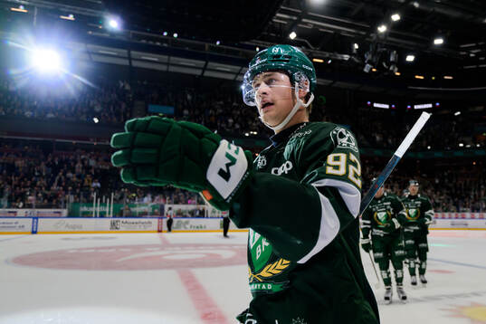 Färjestads Lucas Forsell jublar