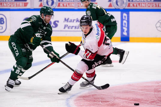 Färjestads Axel Bergkvist och Malmö Redhawks Isac Nilsson