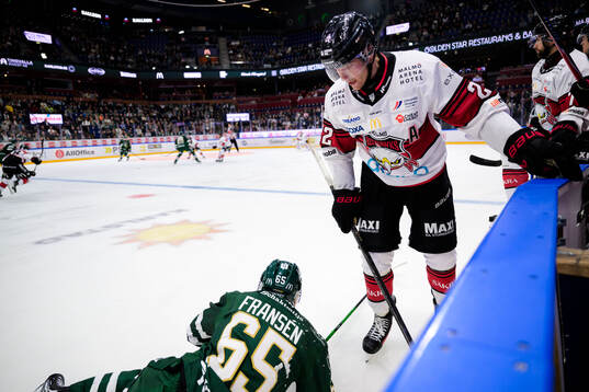 Malmö Redhawks Janne Kuokkanen reagerar mot Färjestads