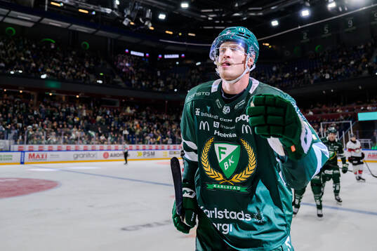 Färjestads Gabriel Carlsson jublar