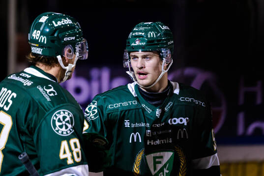 Färjestads Lucas Forsell jublar