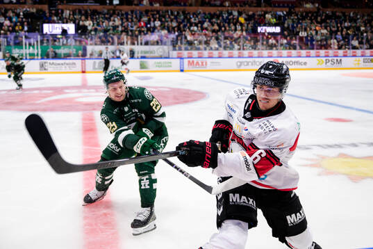 Färjestads Oskar Steen och Malmö Redhawks Eemil Viro