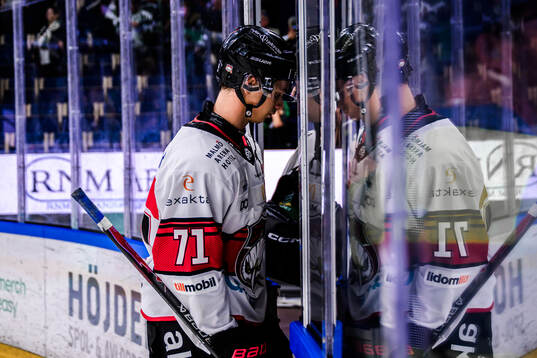 Malmö Redhawks Isac Nilsson deppar