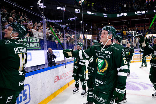 Färjestads Albert Wikman jublar